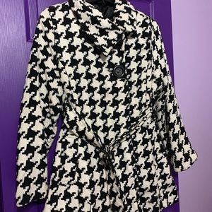 Black & white light pea coat w belt.
